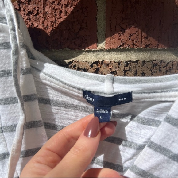 Gap White and Gray Striped V Neck Hooded Long Sleeve Top - Picture 2 of 2